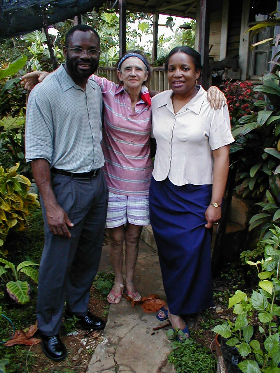 emeagwali-wendy-dale-emeagwali_near-mandeville-jamaica_march-21-2001.jpg